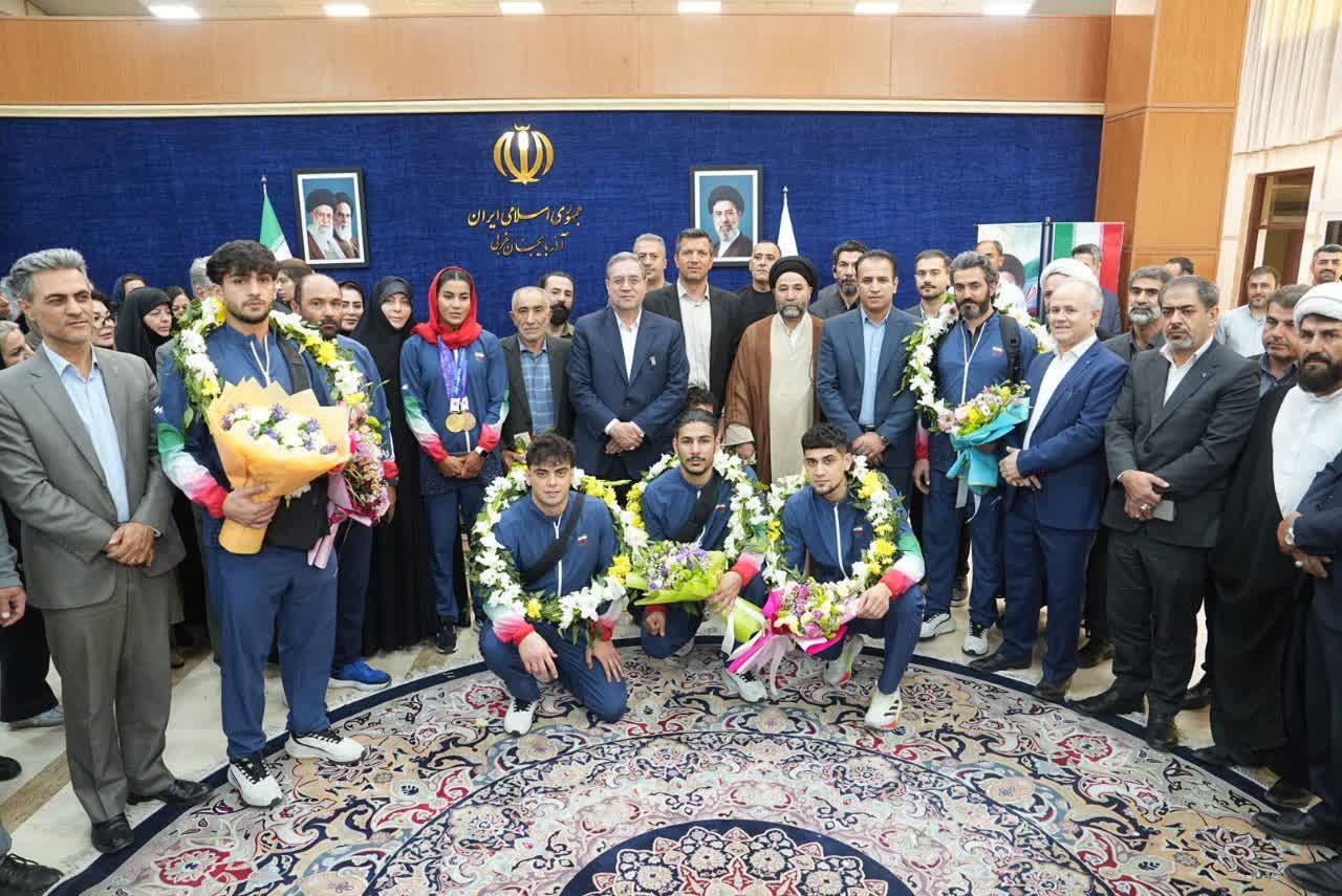 استقبال غرورآفرین از قهرمانان آذربایجانغربی در بازگشت از بازیهای آسیایی 2026 + تصاویر
