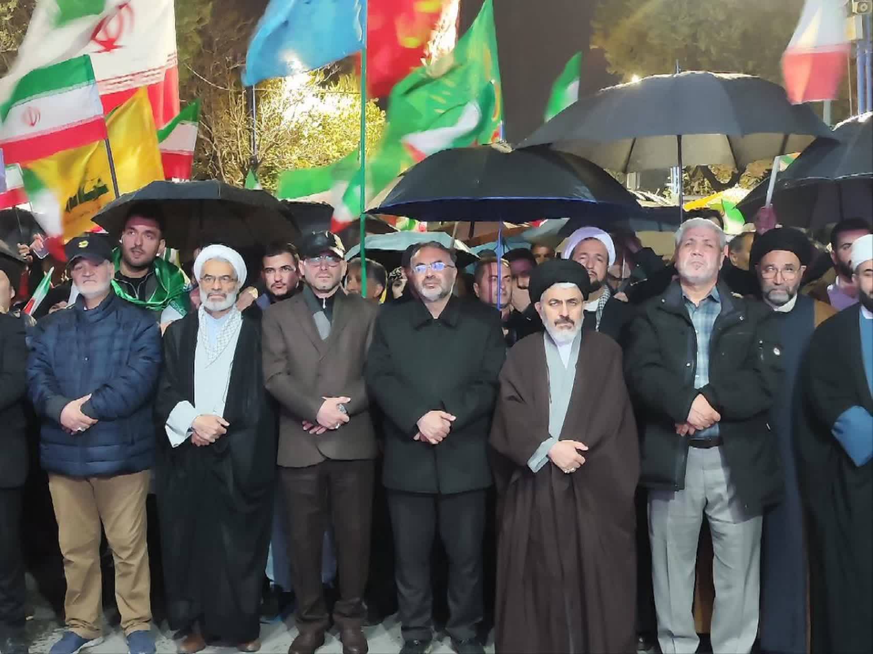 تداوم تجمع شبانه مردم / خروش دشمن ستیز مردم وفادار ارومیه