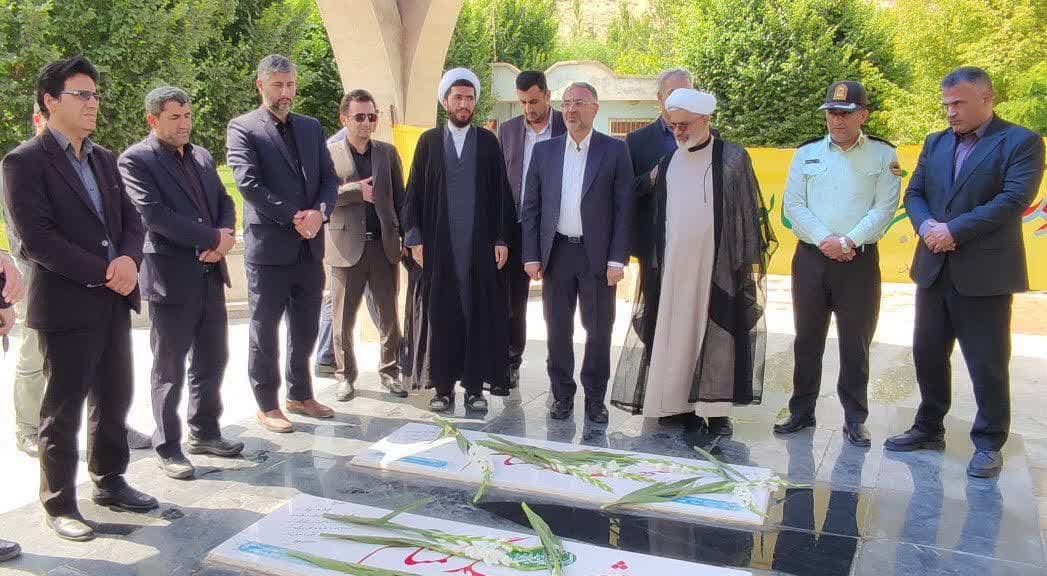 ادای احترام سرپرست معاونت سیاسی و اجتماعی استانداری آذربایجانغربی به مقام شامخ شهدای شهرستان تکاب