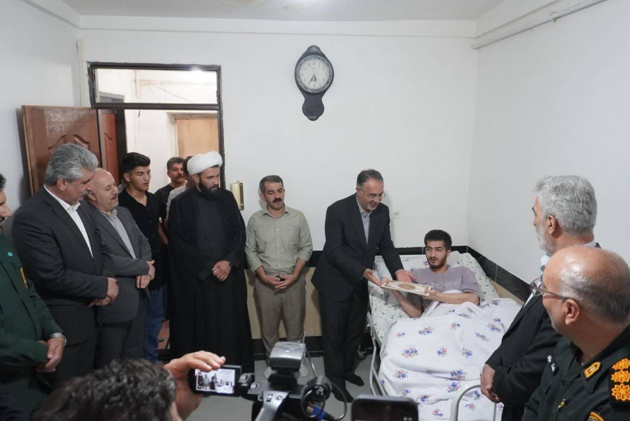 دیدار معاون سیاسی استاندار آذربایجان غربی با جانباز جنگ تحمیلی سوم