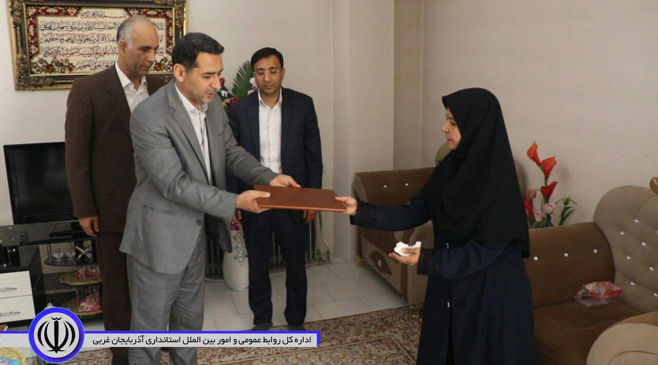 دیدار مدیرکل حوزه و روابط عمومی استانداری آذربایجان غربی با خانواده مرحوم رحیم محمد نژاد طسوجی