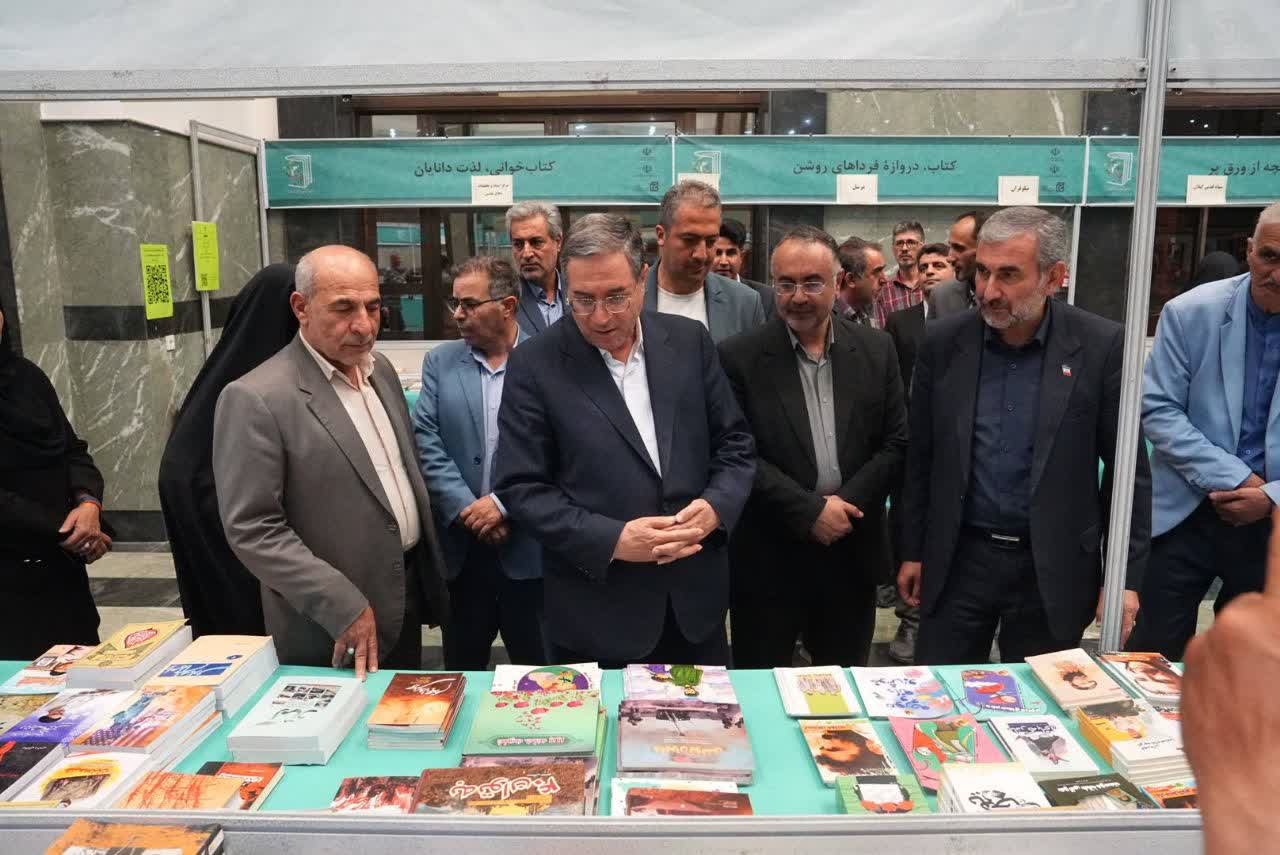 بازدید استاندار آذربایجانغربی از نمایشگاه سراسری کتاب ارومیه + تصاویر