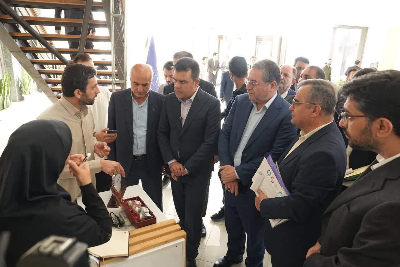 بازدید معاون رئیسجمهور و استاندار آذربایجانغربی از پارک علم و فناوری استان + تصاویر