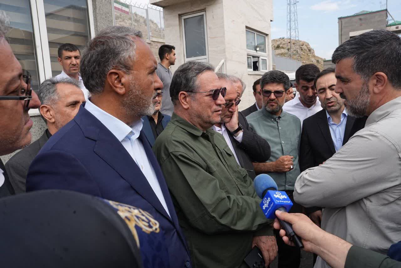 بازدید استاندار آذربایجان‌غربی و هیئت رئیسه کمیسیون عمران مجلس از گمرک و پایانه مرزی بازرگان + تصاویر