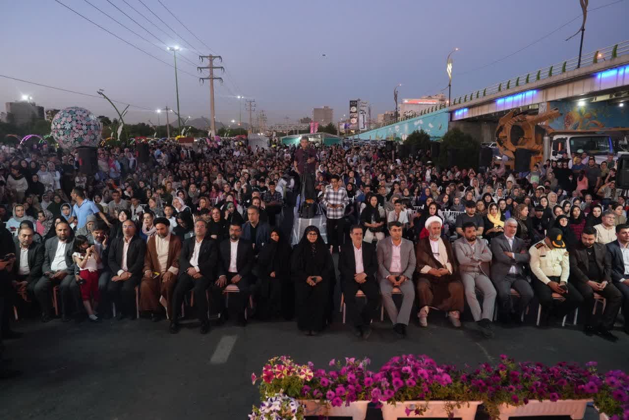 آلبوم تصویری / برگزاری جشنواره گل‌ها در ارومیه