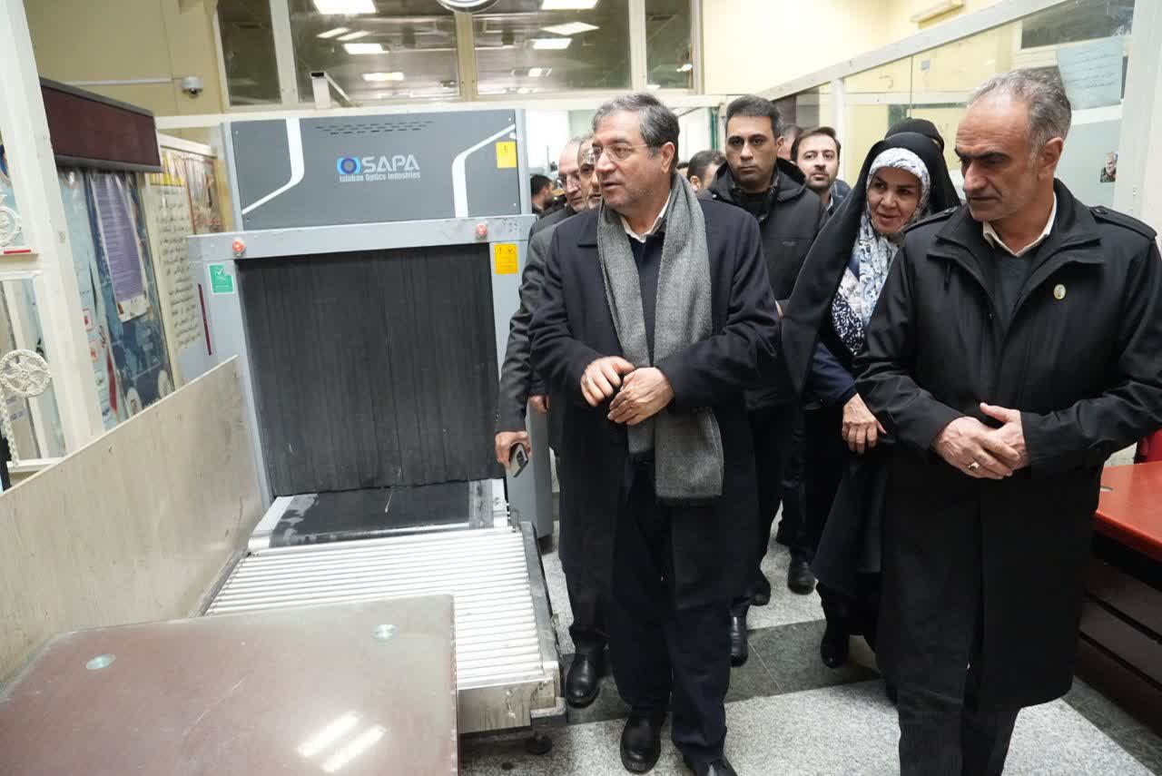 بازدید استاندار آذربایجان‌غربی از سالن مسافری، محوطه گمرک و پایانه مرزی بازرگان + تصاویر