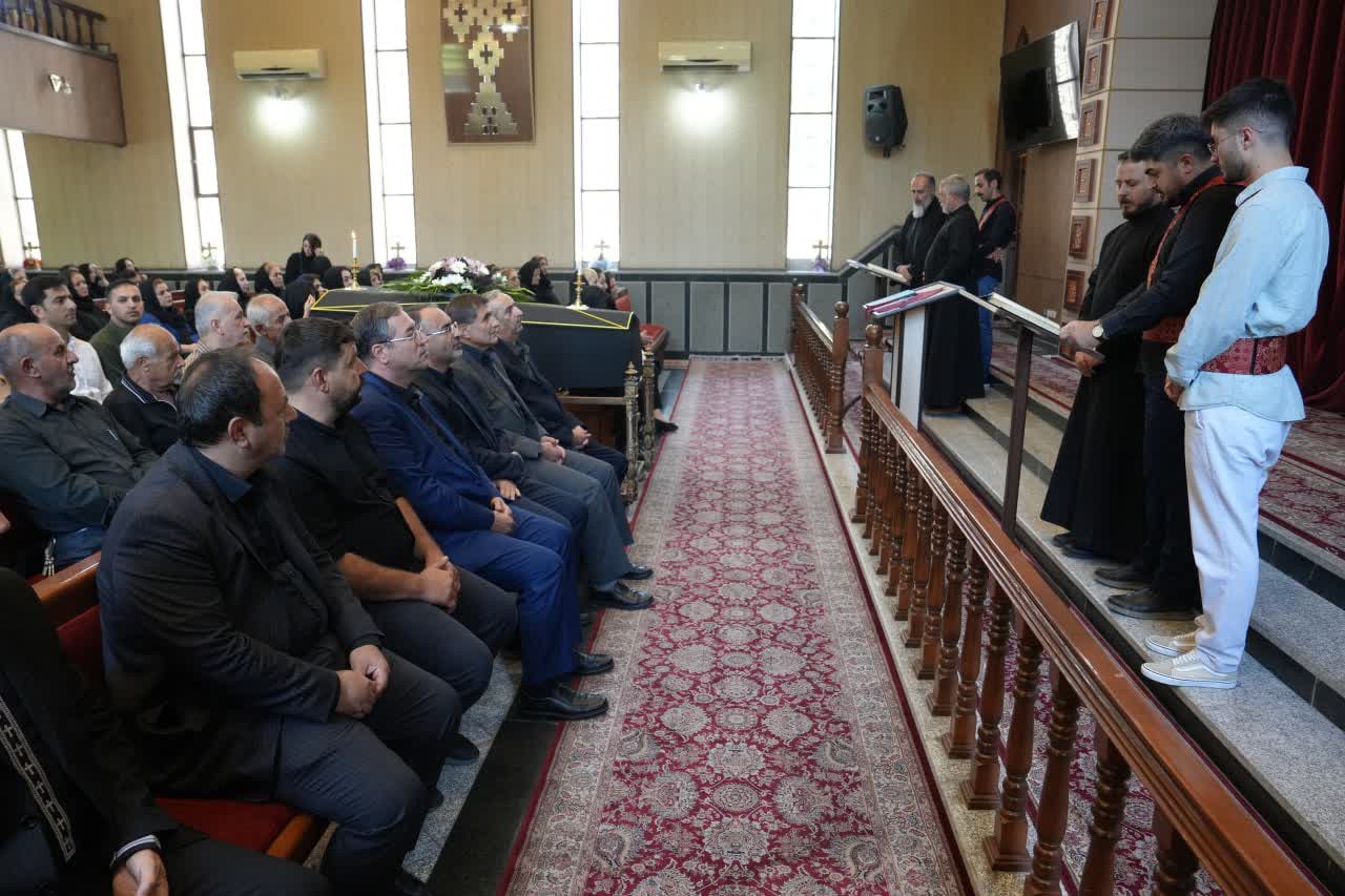 حضور استاندار آذربایجانغربی در مراسم تشییع پیکر مادر شهید هرمز باباخان