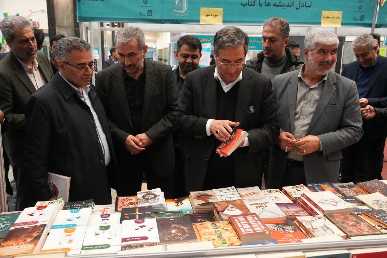 بازدید استاندار آذربایجان‌غربی از نمایشگاه سراسری کتاب ارومیه + تصاویر