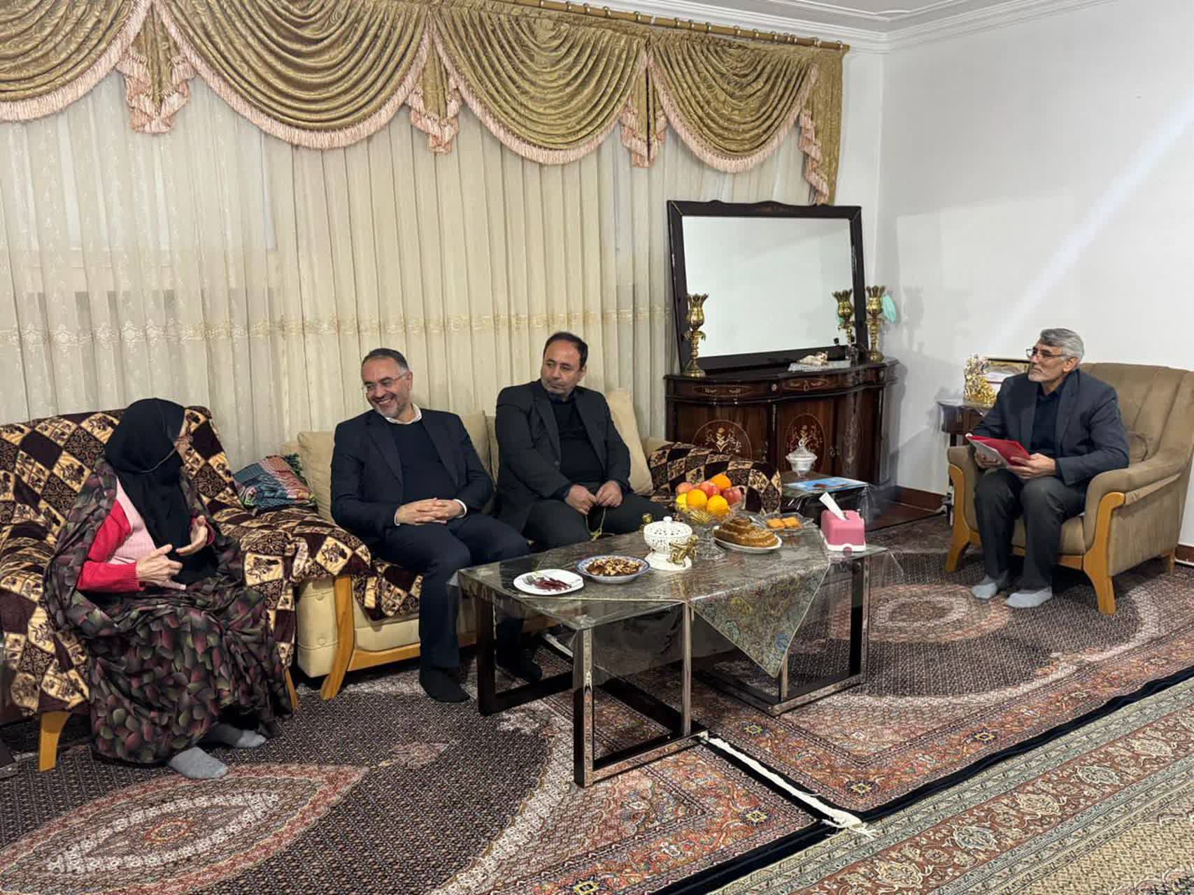دیدار معاون سیاسی و اجتماعی استاندار آذربایجان‌غربی با خانواده شهید علوی‌پور