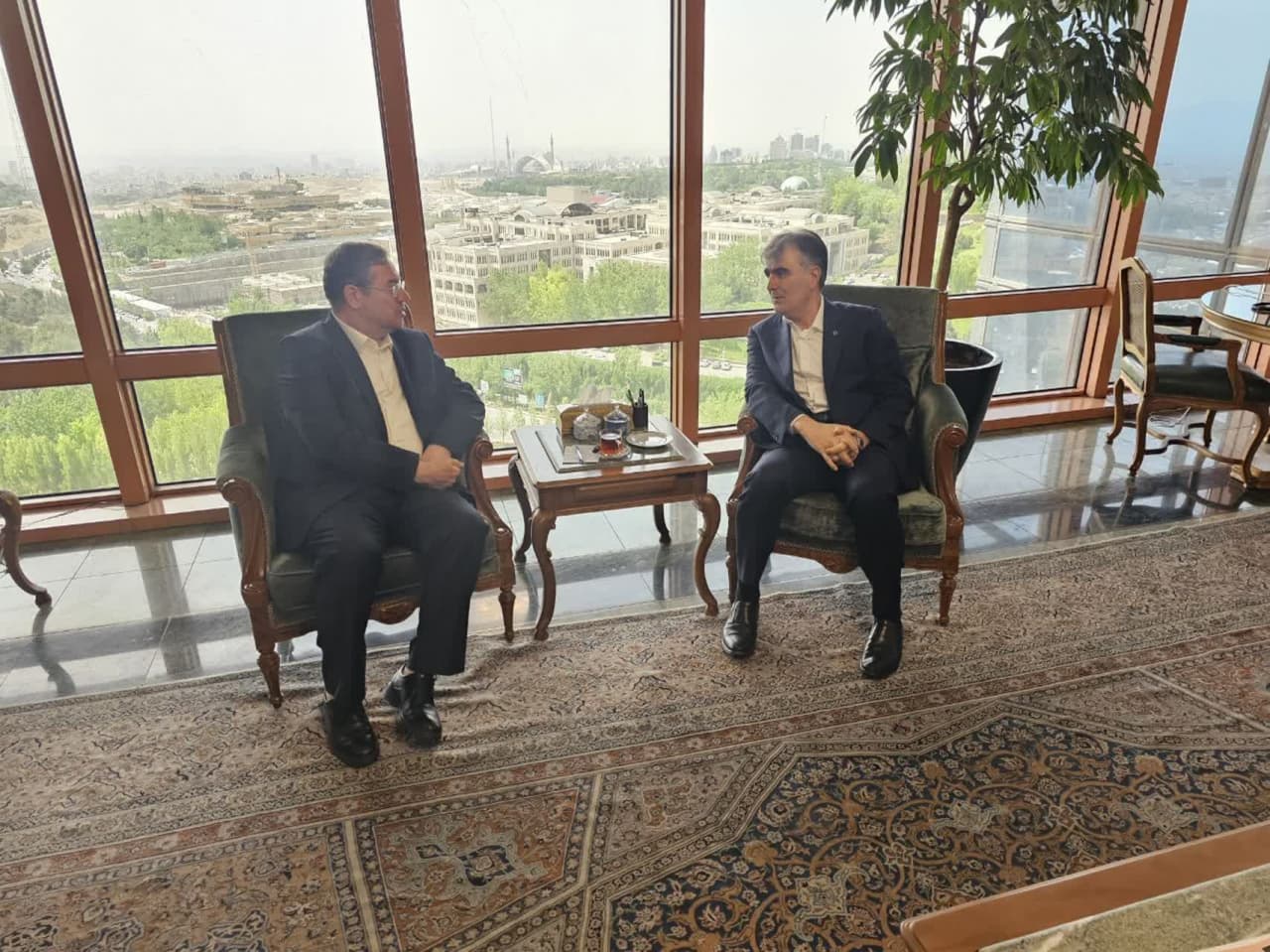 دیدار استاندار آذربایجانغربی با رئیس کل بانک مرکزی