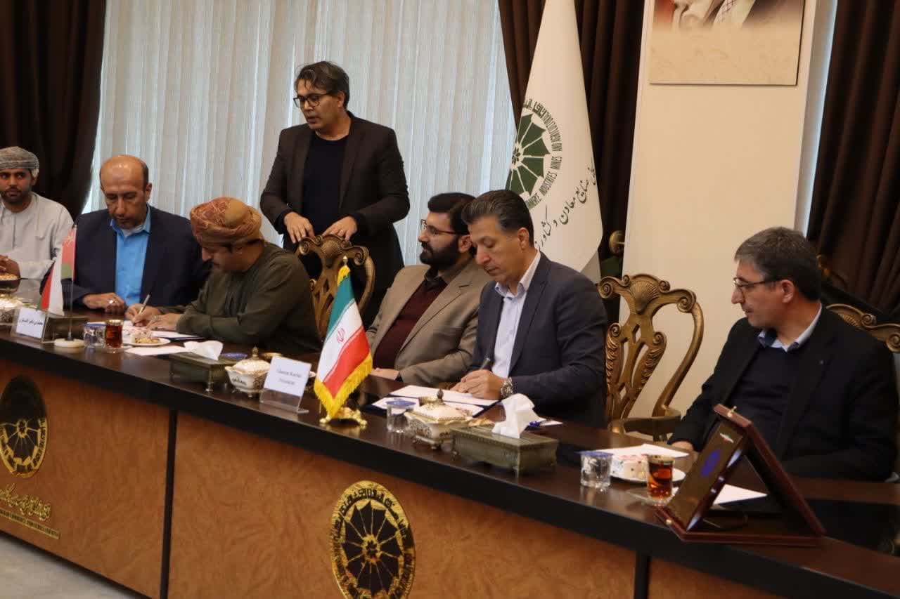 امضای تفاهمنامه همکاری اقتصادی اتاق بازرگانی ارومیه با اتاق بازرگانی استان شرقیه شمالی عمان + تصاویر