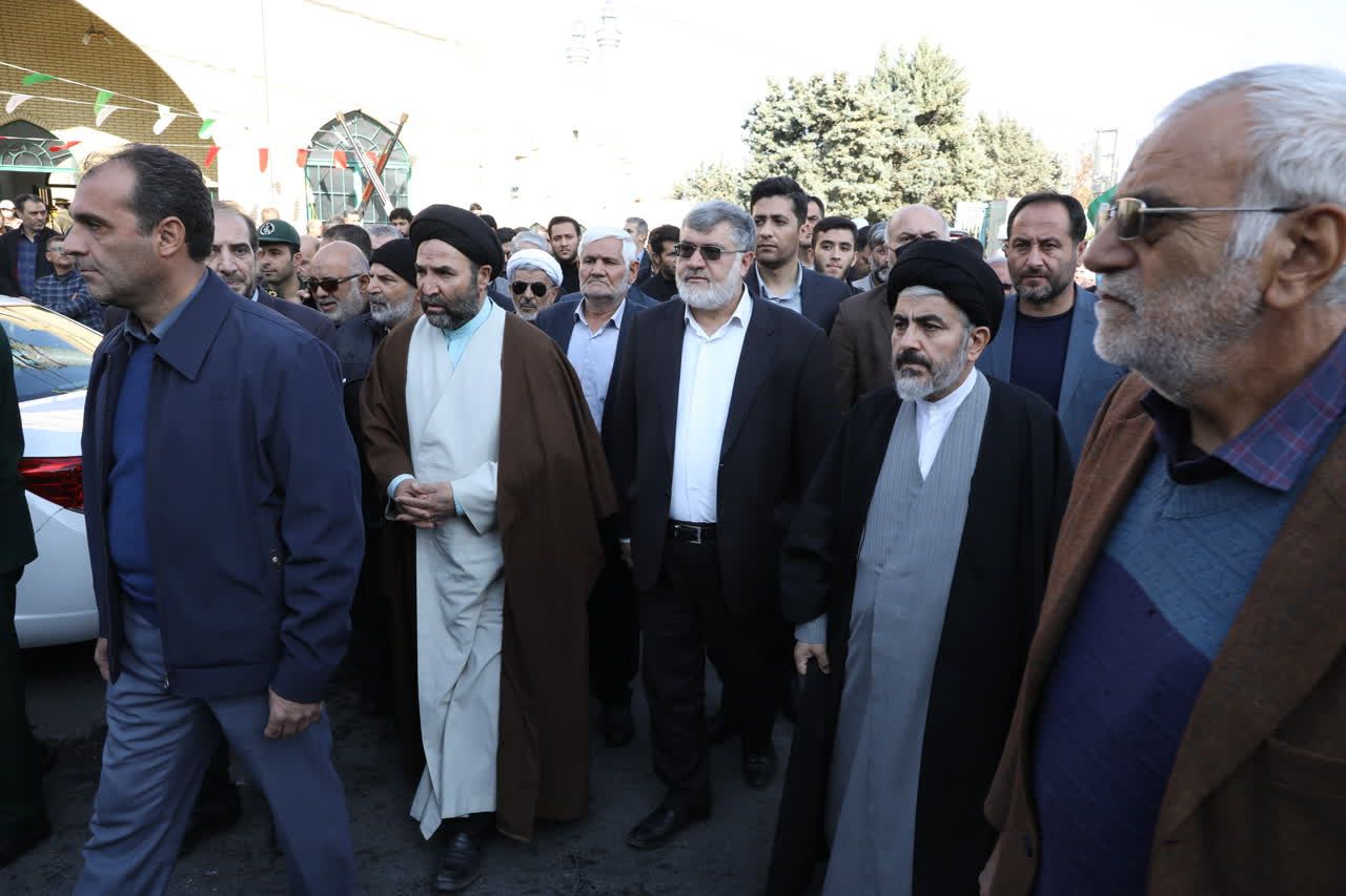 آلبوم تصویری / برگزاری آیین تشییع پیکر مطهر شهید مدافع امنیت و مراسم وداع با پیکر پاک سرباز گمنام امام زمان(عج) شهید "مهدی اثنی عشری"