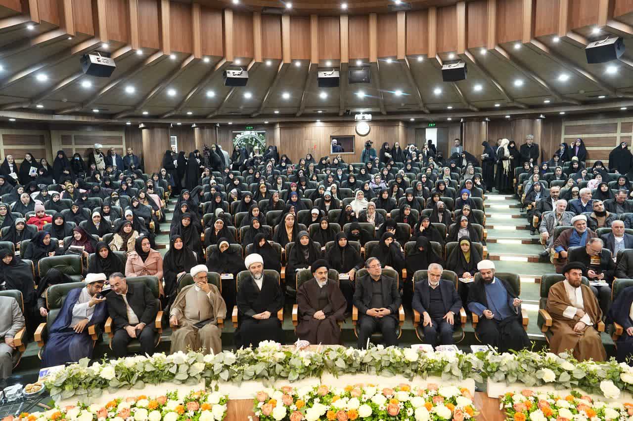 برگزاری آیین تبیین طرح زندگی با آیهها و رونمایی از 10 هزار جلد قرآن کریم در ارومیه + تصاویر