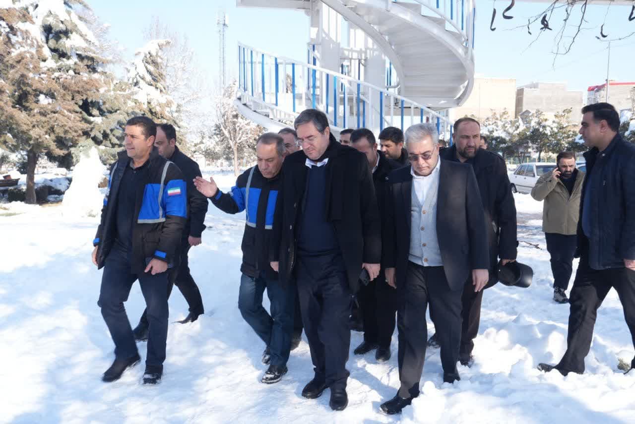 آلبوم تصویری / بازدید میدانی استاندار آذربایجانغربی از روند جمع آوری برف در مناطق مختلف ارومیه