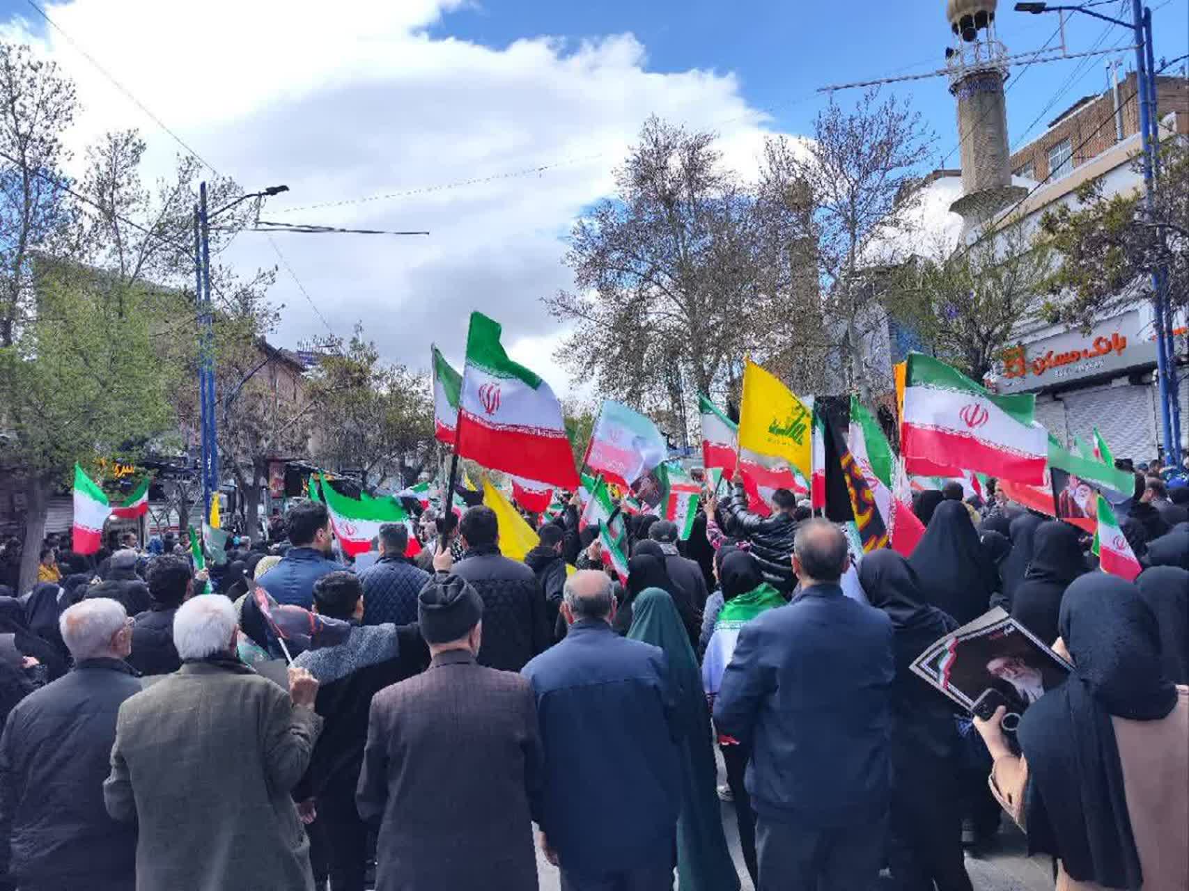 برگزاری آیین تشییع پیکر پاک و مطهر دو شهید با حضور گسترده مردم در ارومیه