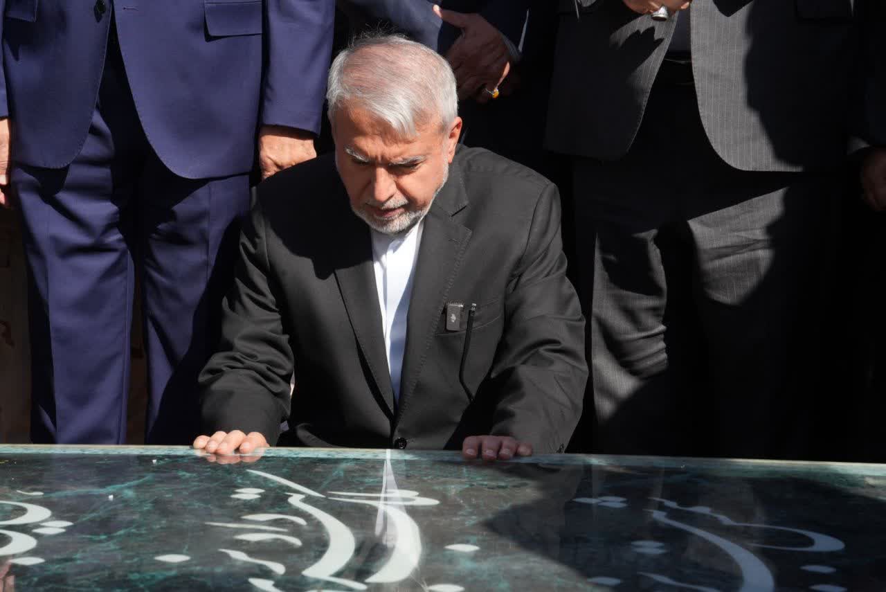 بازدید وزیر میراث فرهنگی و استاندار آذربایجانغربی از آرامگاه شمس تبریزی + تصاویر