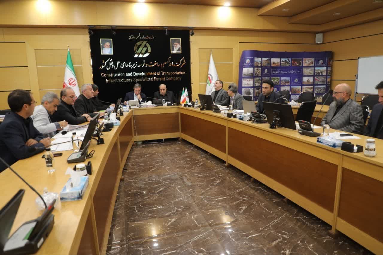 دیدار استاندار آذربایجانغربی با مدیرعامل شرکت ساخت و توسعه زیربناهای حملونقل کشور + تصاویر