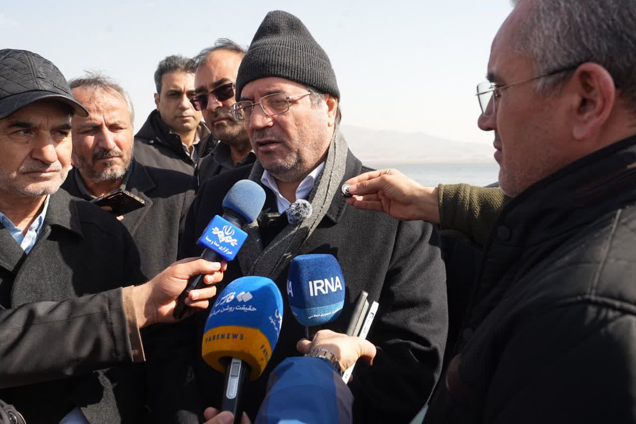 بازدید استاندار آذربایجان‌غربی از دریاچه ارومیه + تصاویر