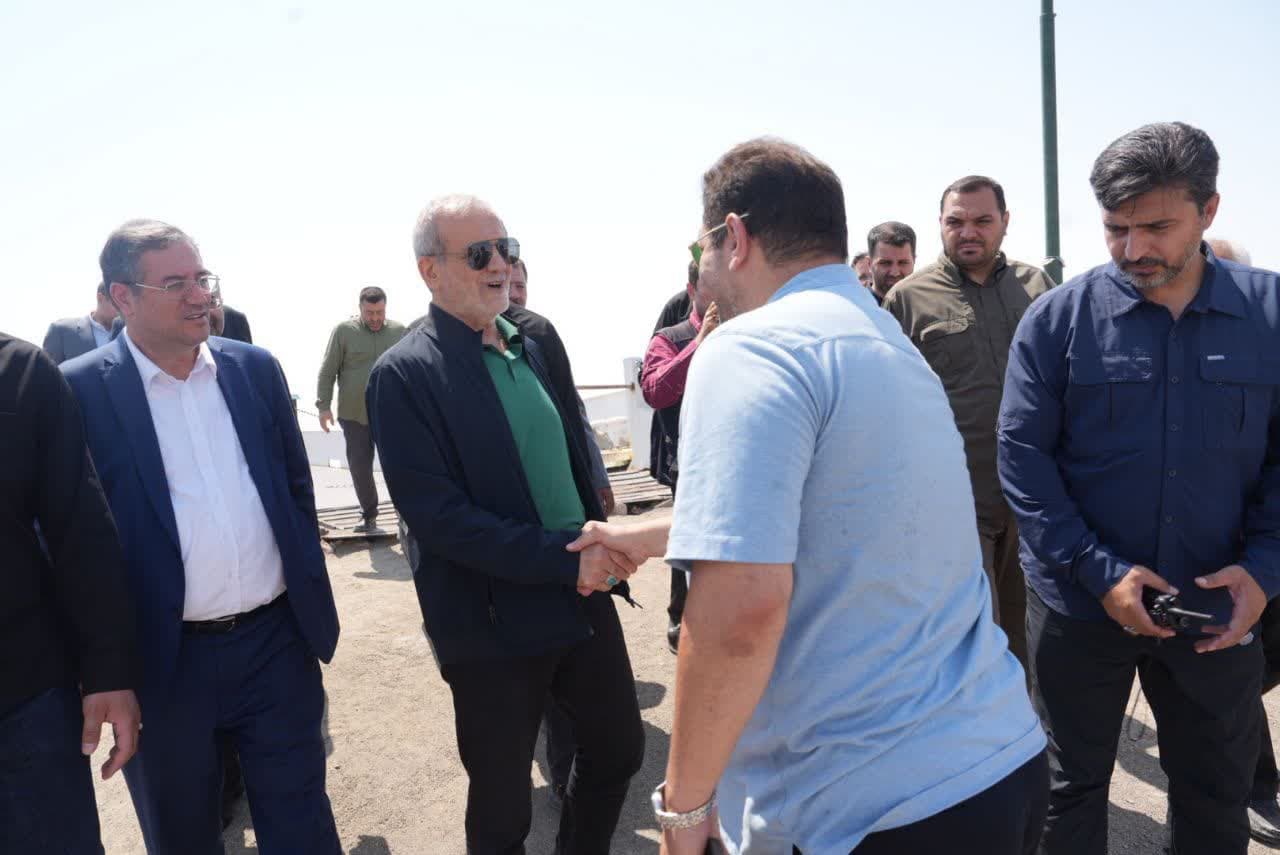 بازدید رئیسجمهور از دریاچه ارومیه + تصاویر