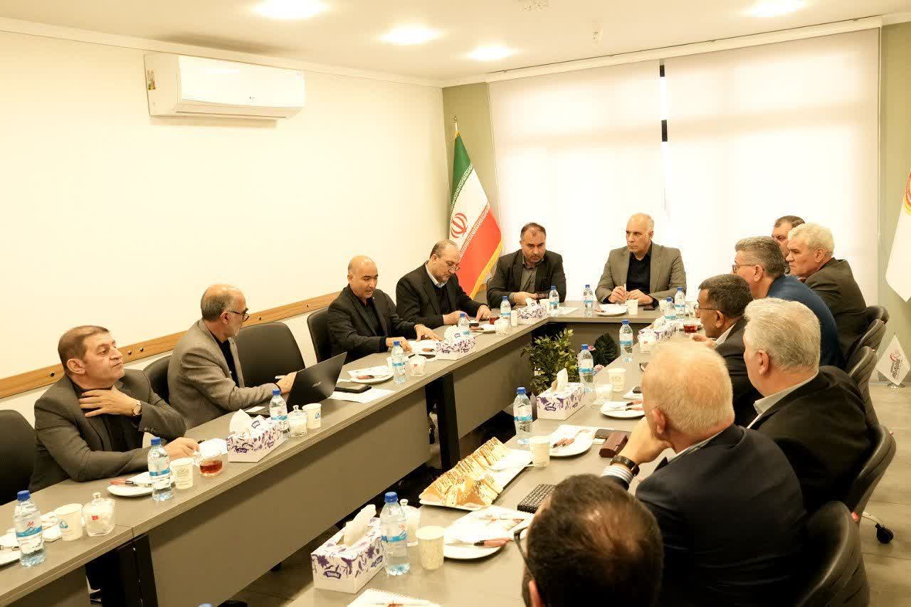 بررسی تمهیدات لازم برای تأمین سوخت و نهاده مرغداری‌ها در آذربایجان‌غربی