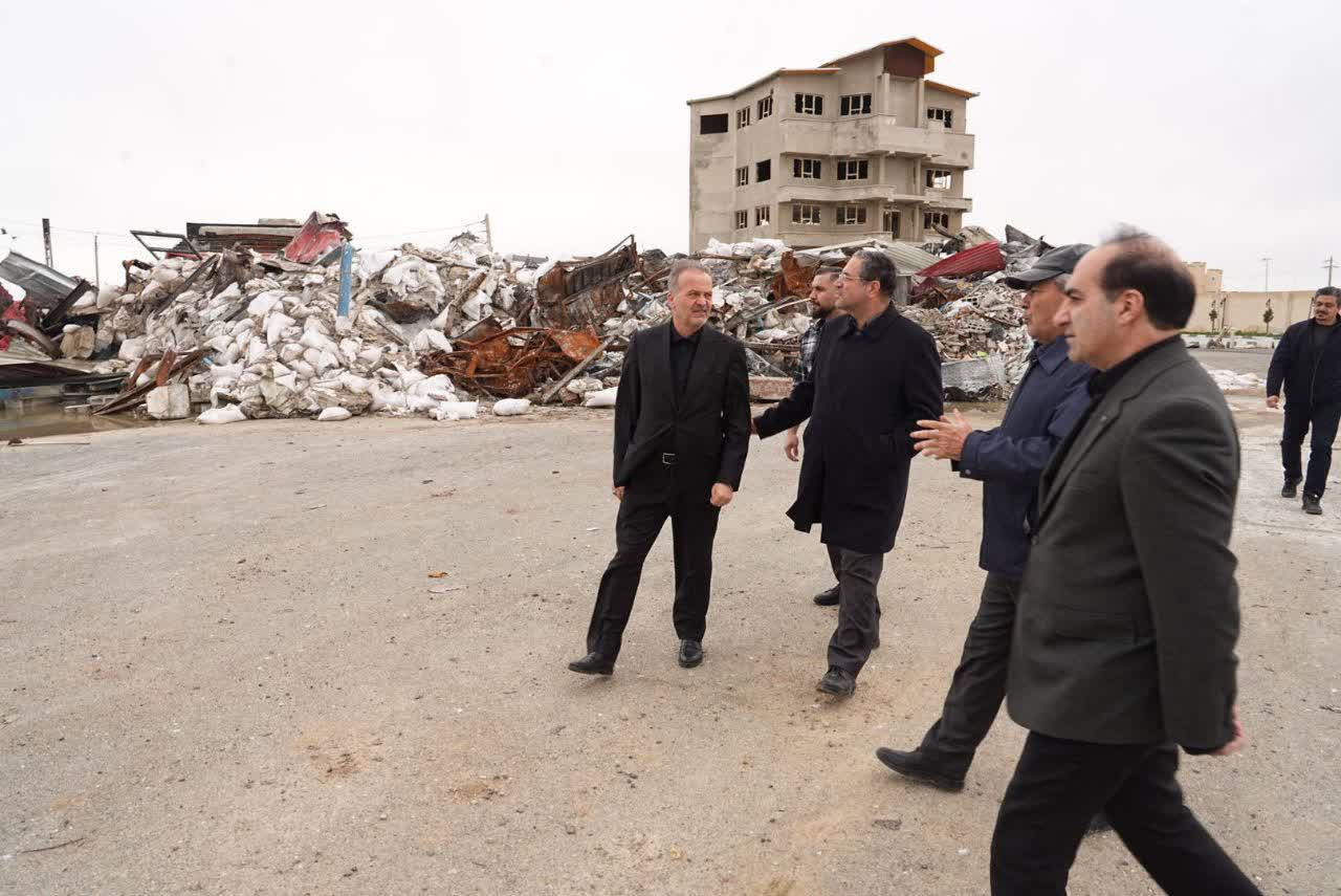 بازدید استاندار آذربایجان‌غربی از واحد تولیدی آسیب‌دیده از جنگ تحمیلی در شهرستان نقده + تصاویر
