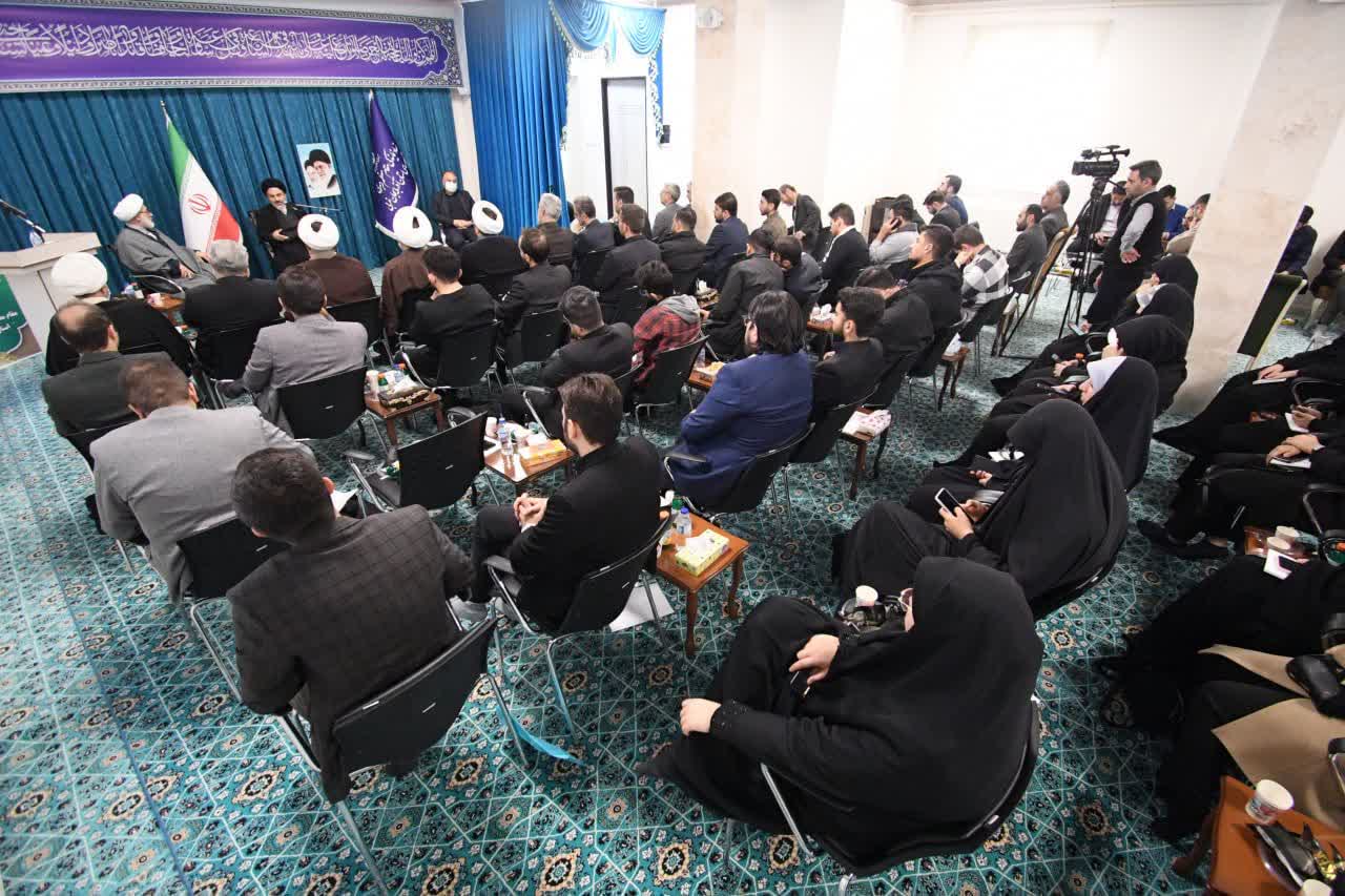 برگزاری نشست صمیمی تشکلهای دانشجویی با نماینده ولیفقیه در آذربایجانغربی + تصاویر