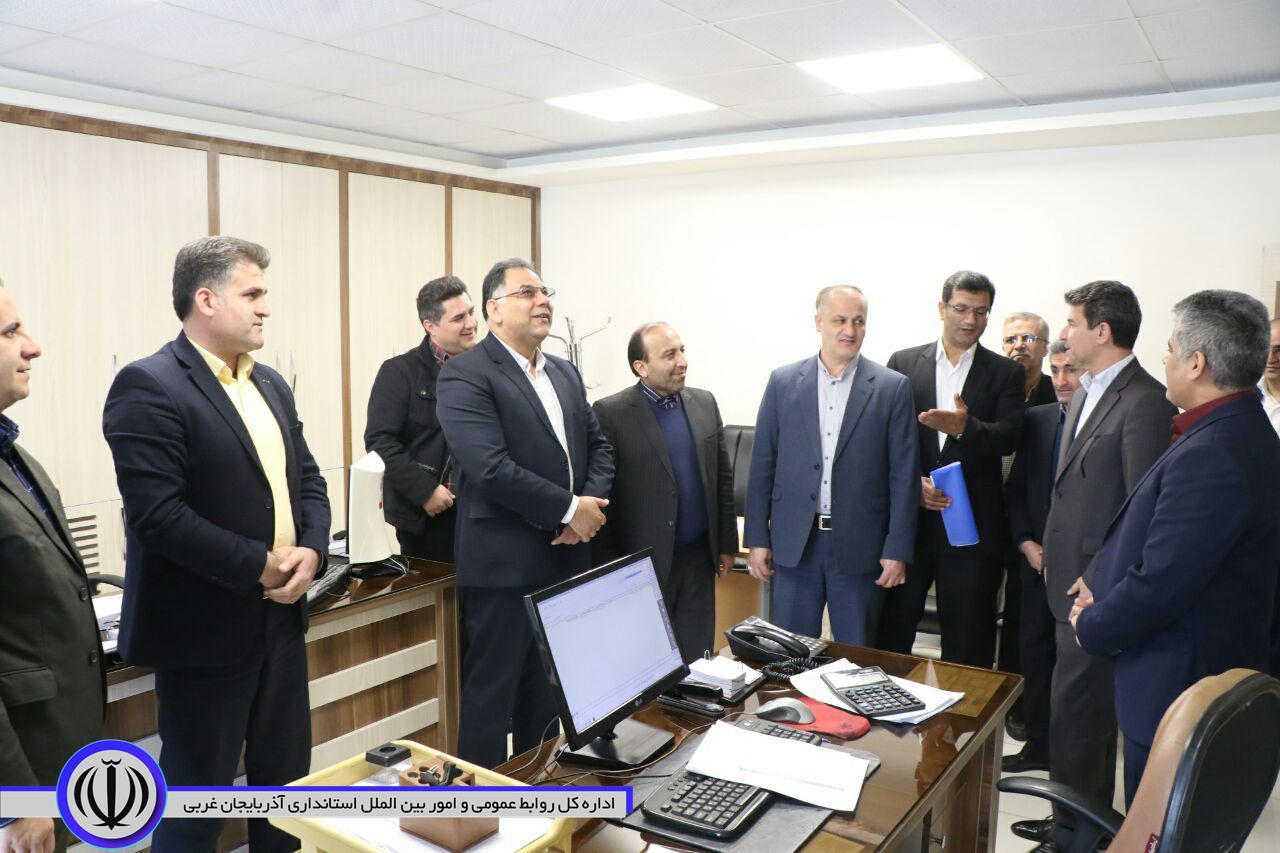 بازدید استاندار آذربایجان غربی از اداره کل امور اقتصادی و دارایی و خزانه معین استان