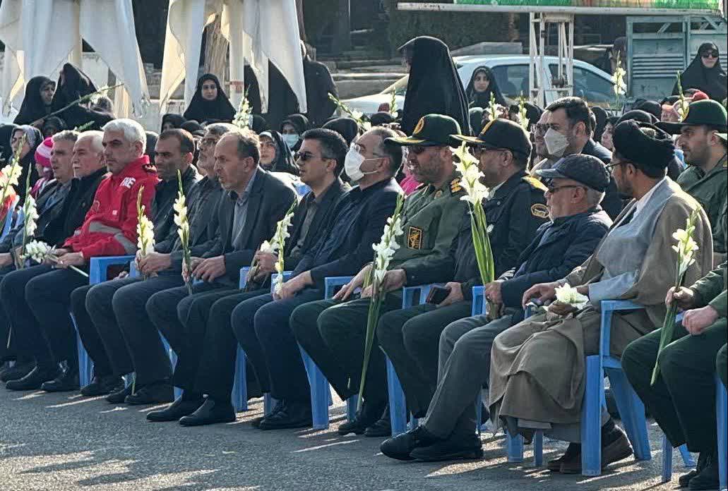 عطرافشانی و گلباران گلزار شهدای ارومیه + تصاویر