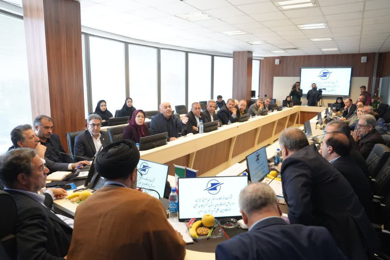 جلسه بررسی مشکلات ثبت سفارش قطعات صنعتی در آذربایجانغربی + تصاویر