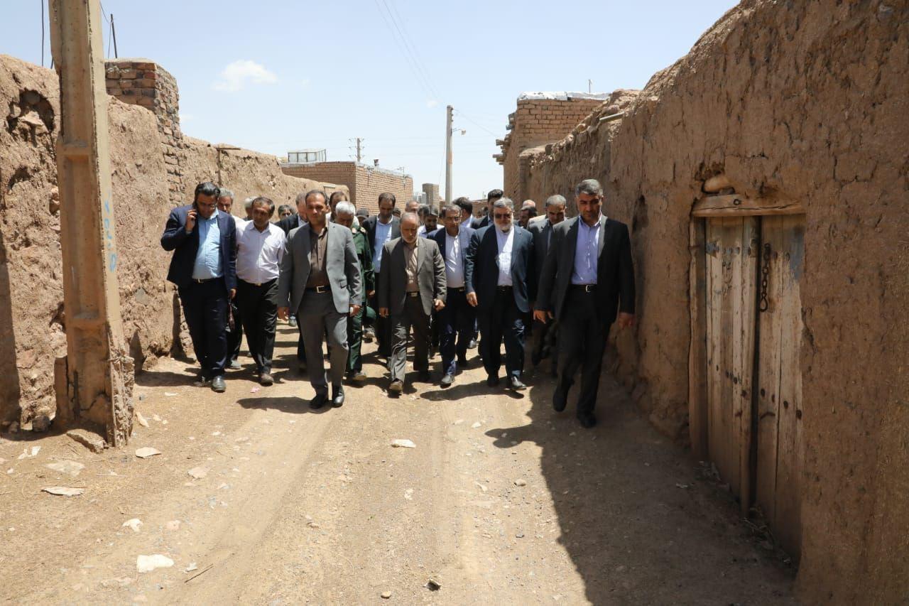 حضور استاندار آذربایجانغربی در جمع مردم روستای مظفرآباد بخش ایواوغلی
