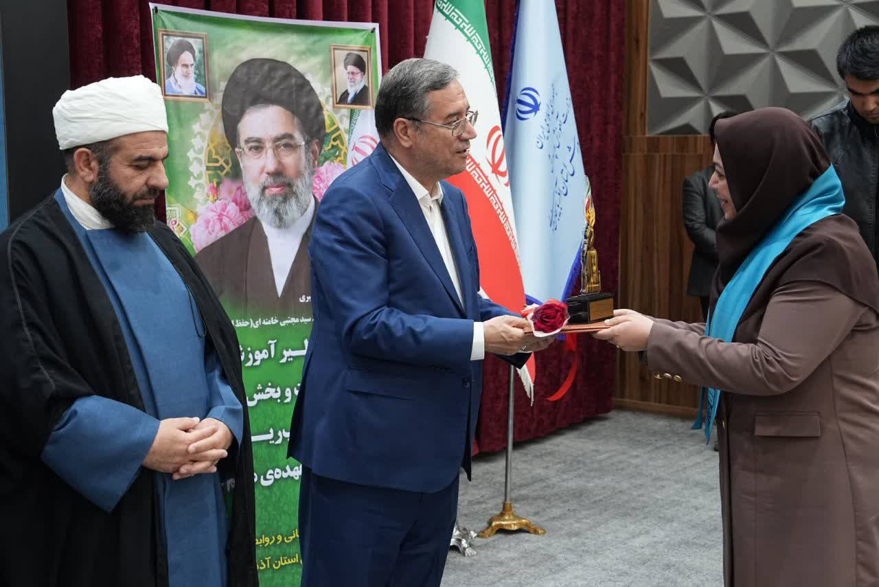 آلبوم تصویری / برگزاری آیین تجلیل از معلمان نمونه آذربایجانغربی