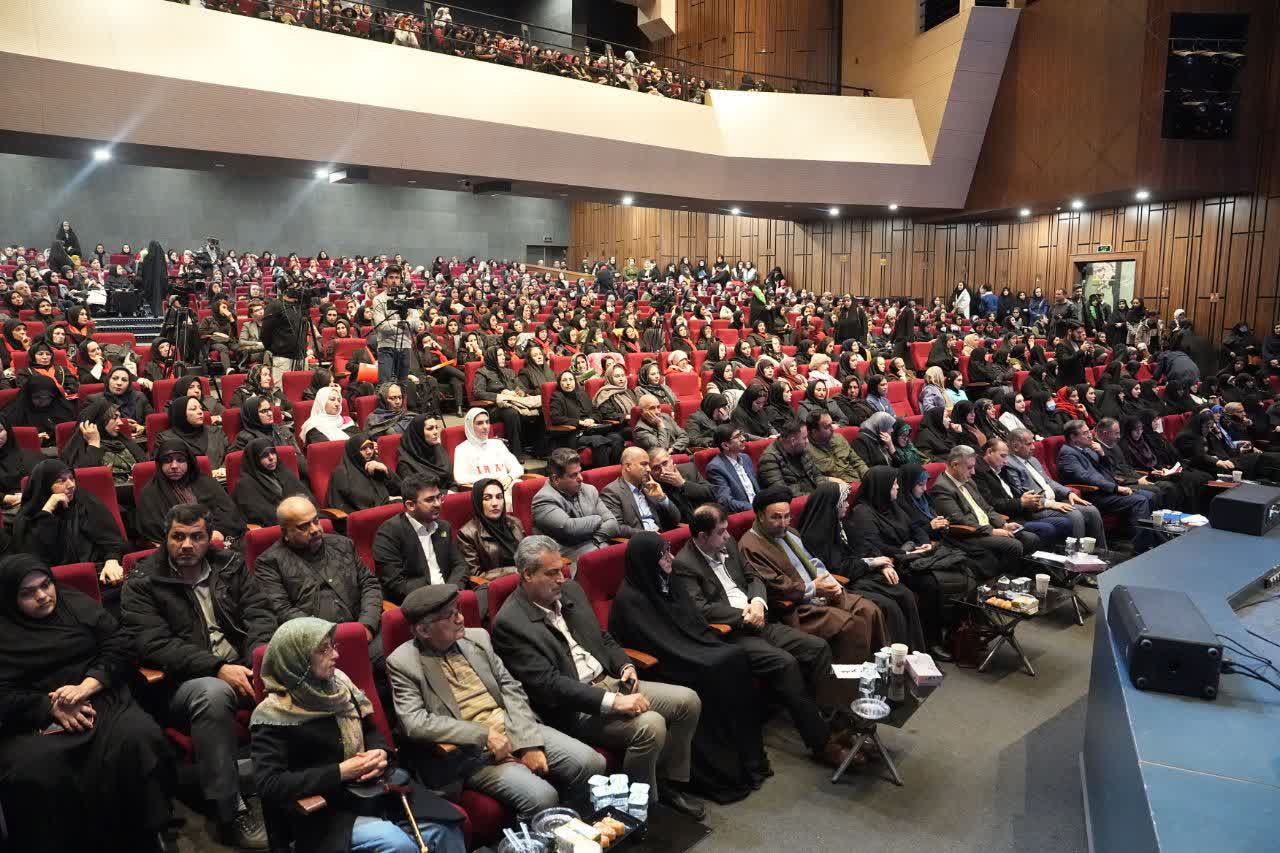 آلبوم تصویری / برگزاری رویداد استانی روشنای مهر و آیین تجلیل از بانوان تأثیرگذار آذربایجانغربی