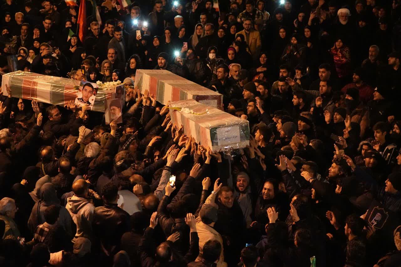 برگزاری آیین شهادت حضرت امام خامنه‌ای (قدس سره) و تشییع پیکر مطهر شهدای حافظان امنیت آذربایجان‌غربی + تصاویر