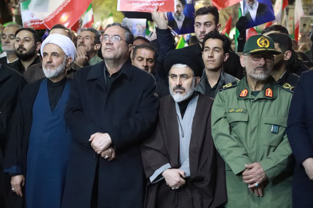 تداوم تجمعات شبانه مردم ارومیه + تصاویر