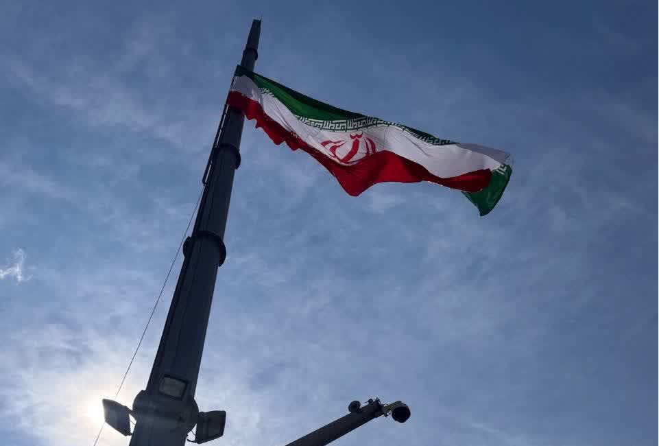 اهتزاز پرچم کشورمان و رونمایی از دیوار نگاره جدید در ارومیه