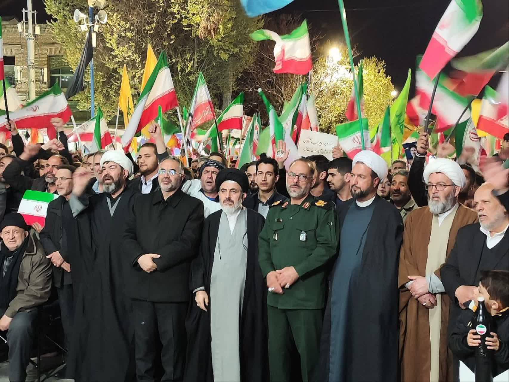 استمرار اجتماع شبانه مردم ارومیه / مردم غیور و فهیم قهرمانان میدان، افتخارآفرینان ملی + تصاویر