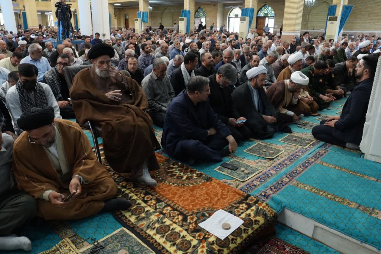 حضور استاندار آذربایجانغربی در آیین نماز جمعه ارومیه + تصاویر