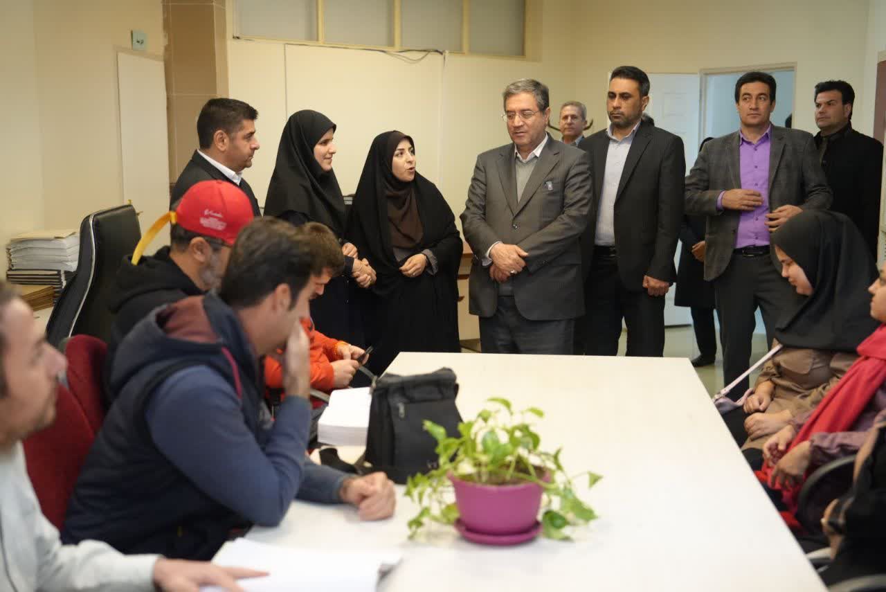 بازدید استاندار آذربایجانغربی از بخشهای مختلف کتابخانه مرکزی ارومیه + تصاویر