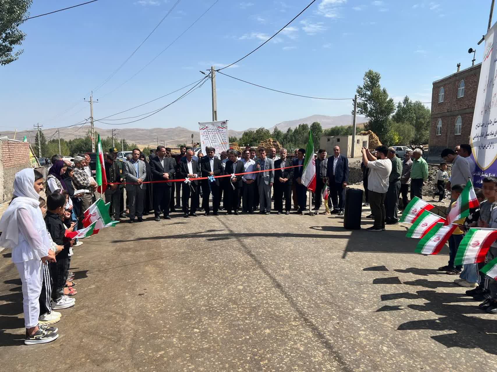 افتتاح 136 پروژه عمرانی در حوزه طرح هادی و آسفالتریزی معابر روستایی چالدران + تصاویر