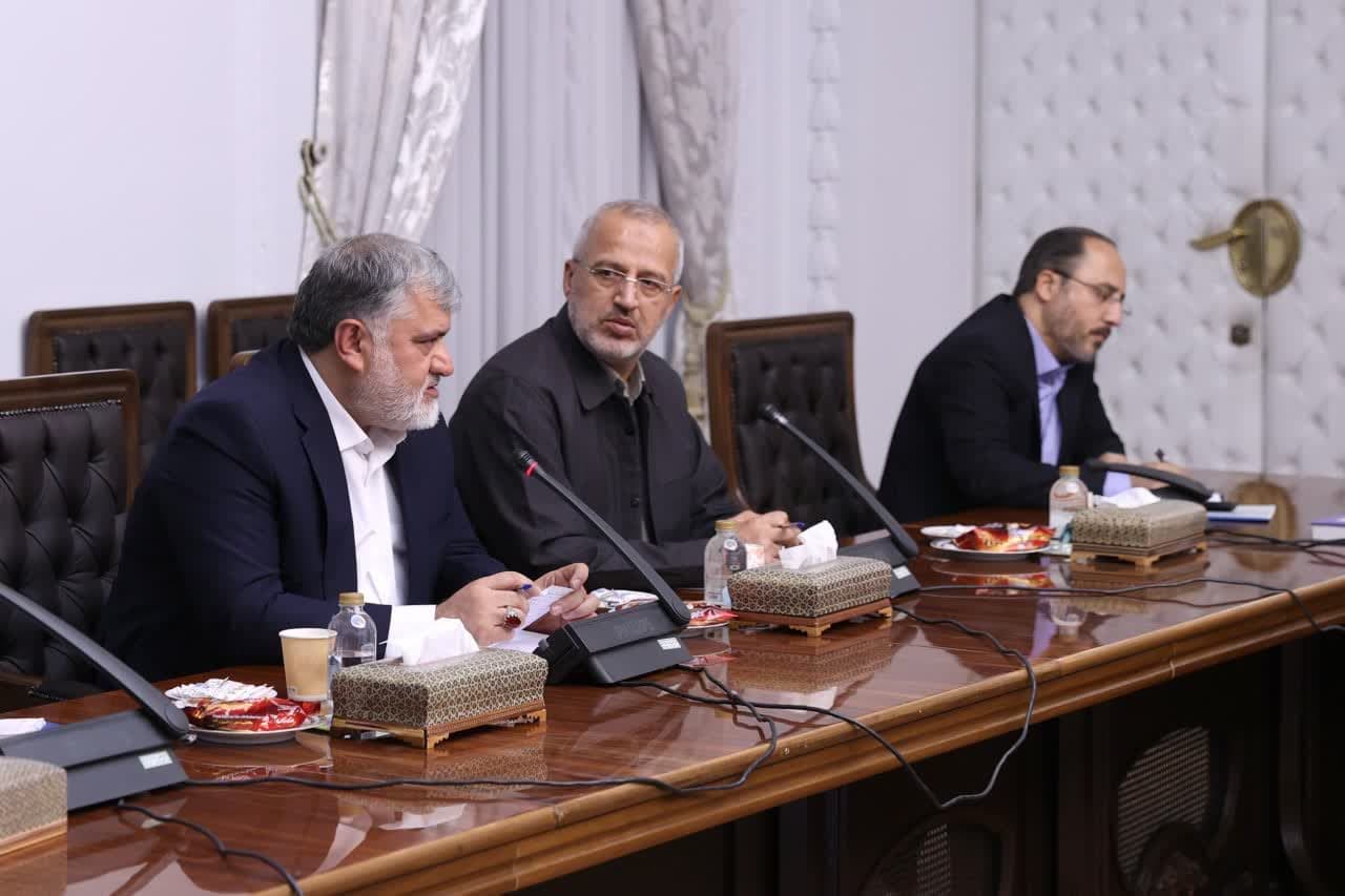 ایجاد کارگروهی برای بررسی تمرکززدایی و چگونگی واگذاری برخی اختیارات لازم به استانداران / صدور دستورات لازم برای تسریع در رفع موانع مولدسازی و تعیین تکلیف منابع خارج از اختیار استانداران