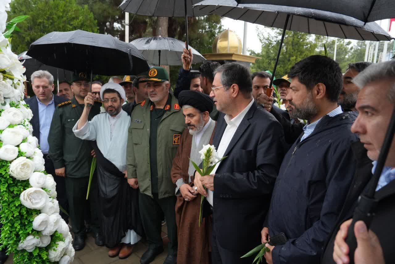 حضور استاندار آذربایجانغربی در گلزار شهدای ارومیه به مناسبت گرامیداشت هفته شهدای خدمت + تصاویر
