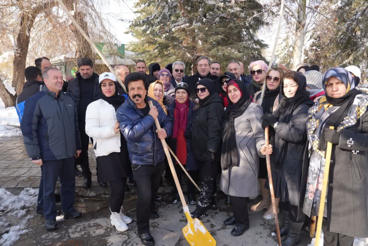 آلبوم تصویری / بازدید میدانی استاندار آذربایجانغربی از روند جمع آوری برف در مناطق مختلف ارومیه
