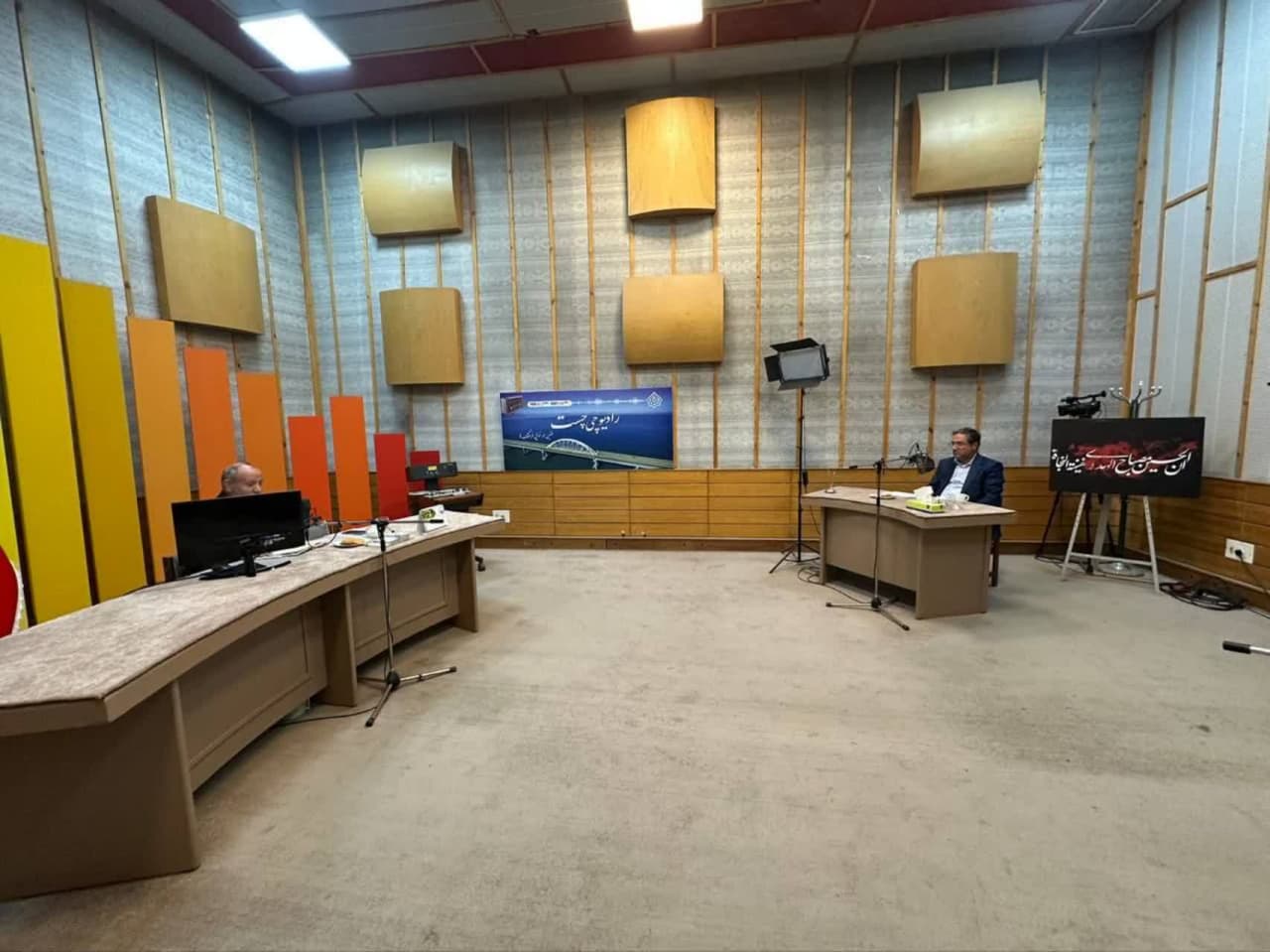 حضور استاندار آذربایجانغربی در برنامه زنده رادیویی "کندیمیز" صداوسیمای مرکز استان + تصاویر