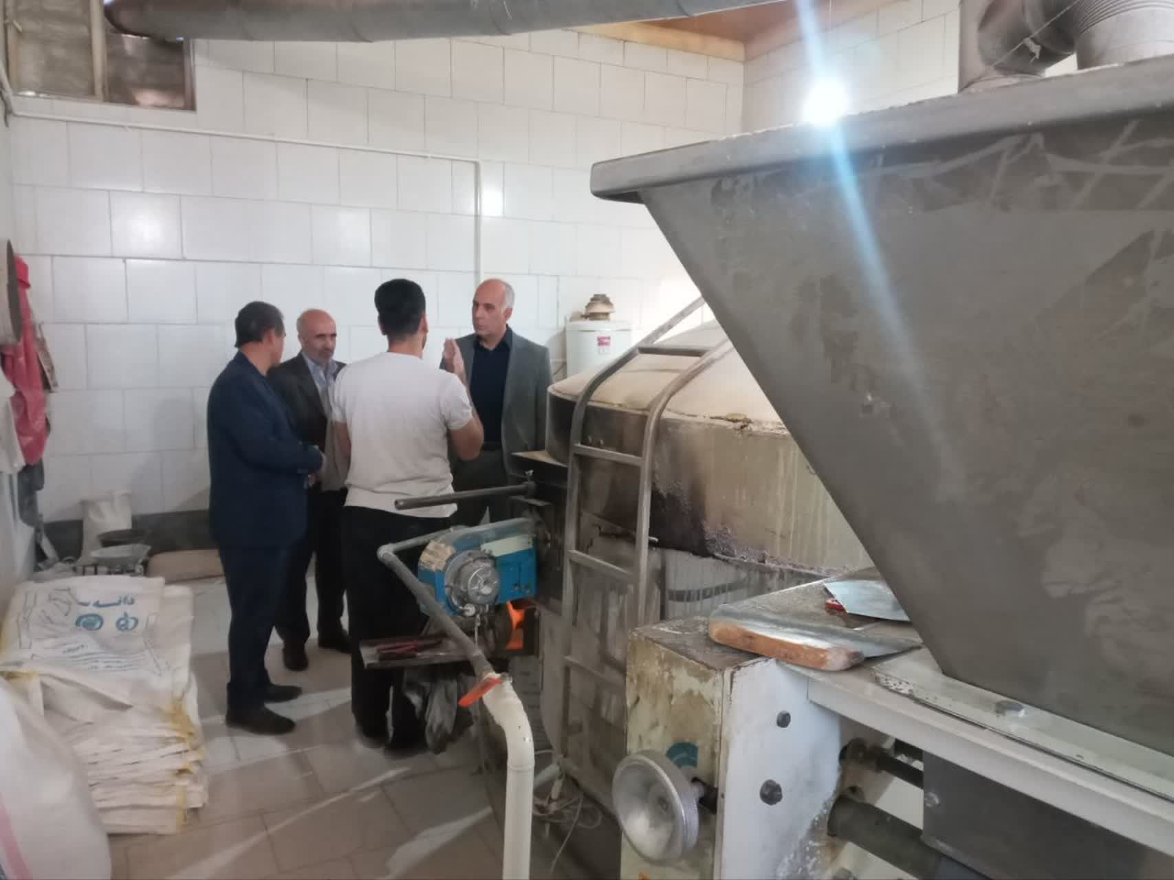 بازدید معاون استاندار آذربایجان‌غربی از نانوایی‌های ارومیه + تصاویر
