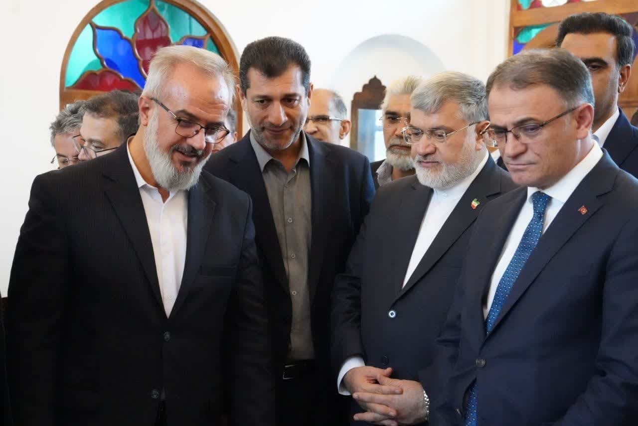 آلبوم تصویری / بازدید استاندار آذربایجان غربی به همراه استانداران هم مرز ترکیه از مدرسه هدایت ارومیه