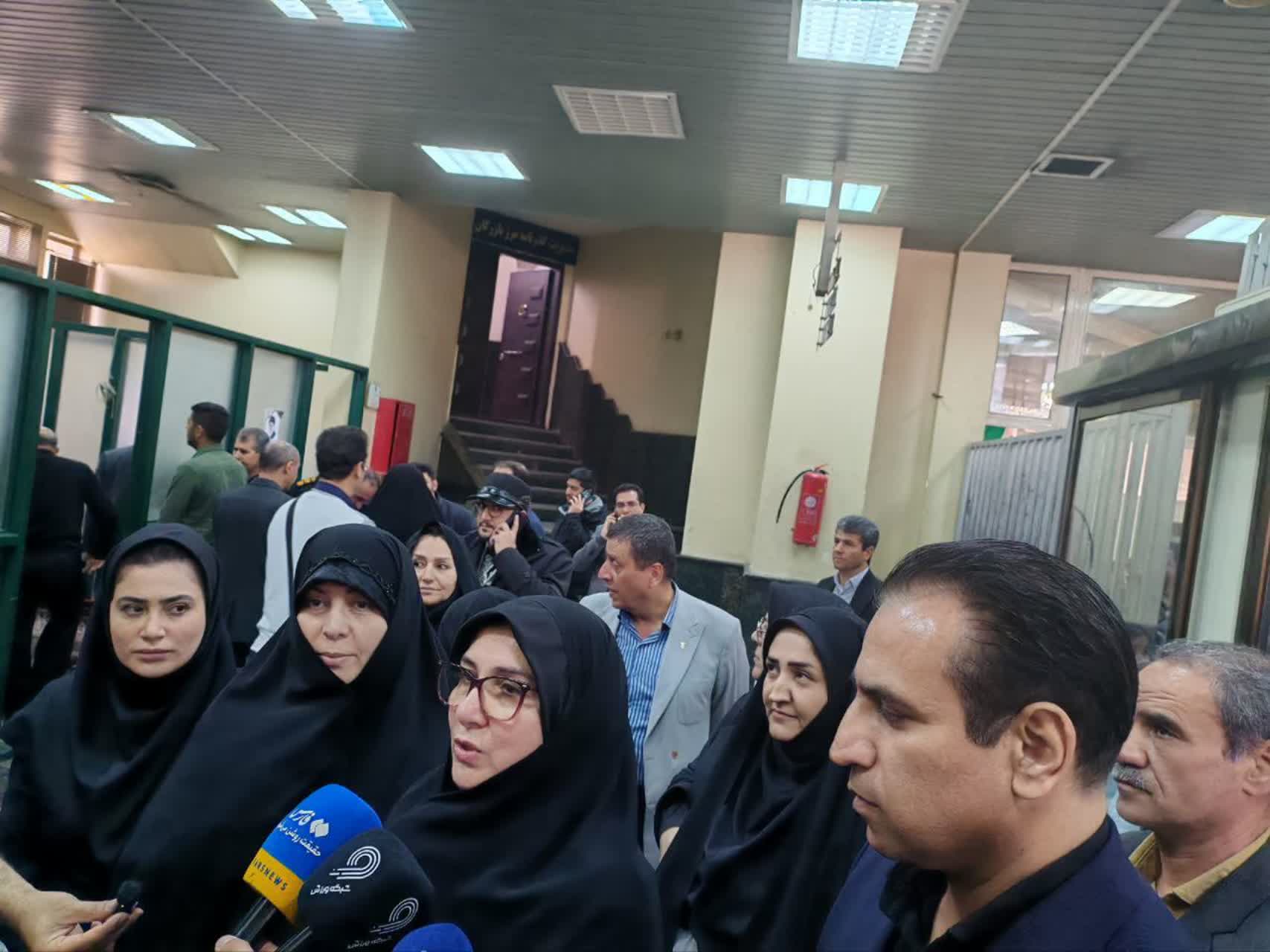 ورود کاروان تیم ملی فوتبال بانوان ایران به آذربایجان‌غربی + تصاویر