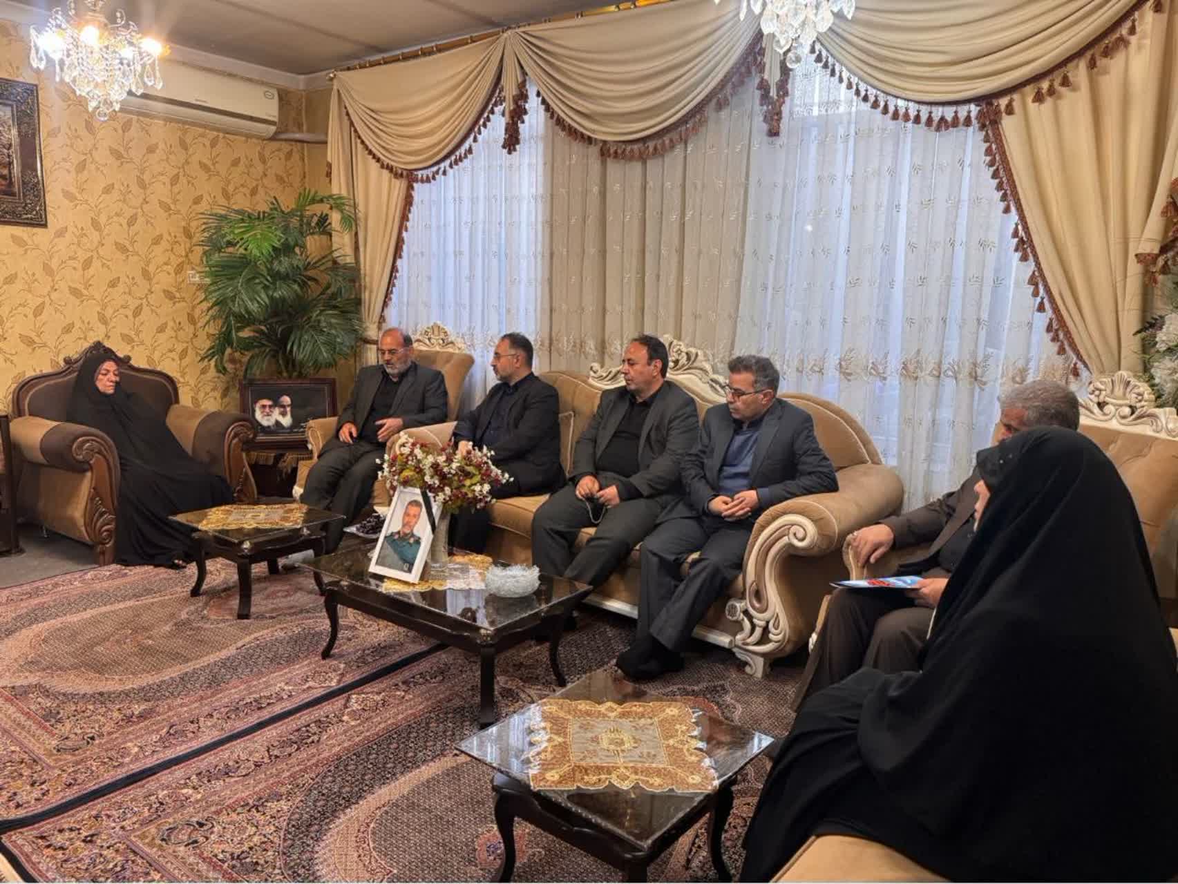 رشادت و ایثارگری شهیدان و خانواده‌های آنان نباید فراموش شود