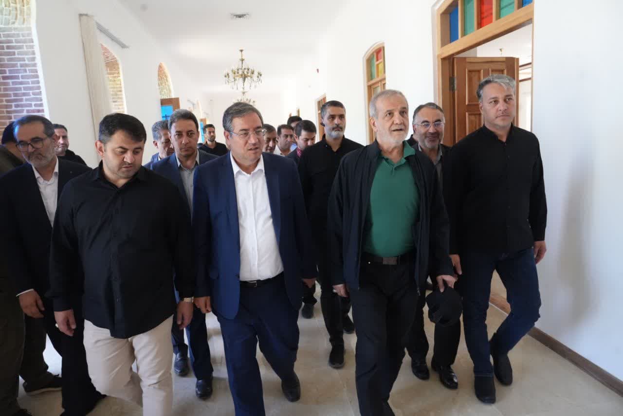 بازدید رئیسجمهور از مرکز خدمات سرمایهگذاری آذربایجانغربی + تصاویر