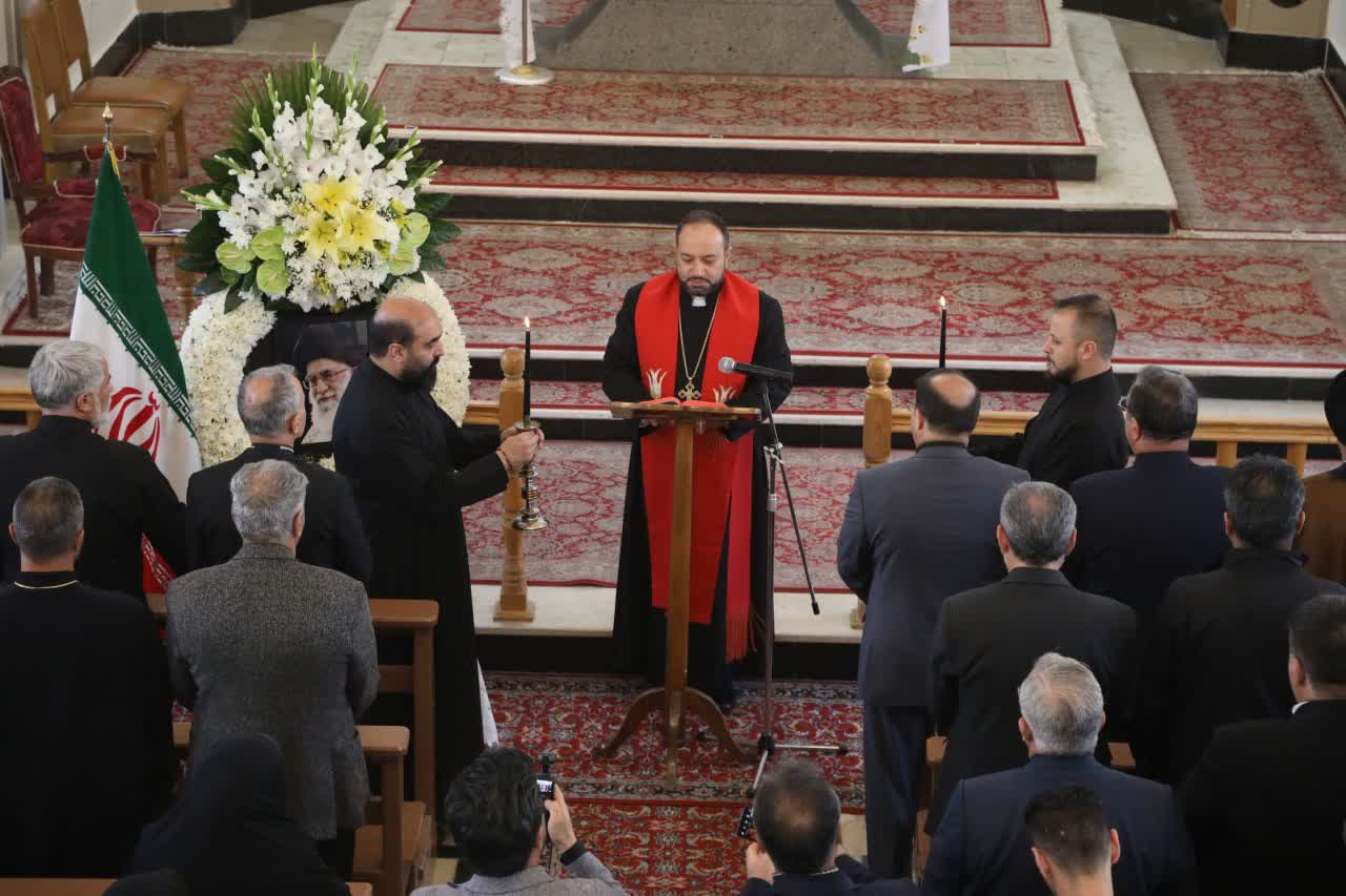 برگزاری مراسم چهلمین روز شهادت رهبر معظم انقلاب در کلیسای کاتولیک آشوری و کلدانی ارومیه + تصاویر