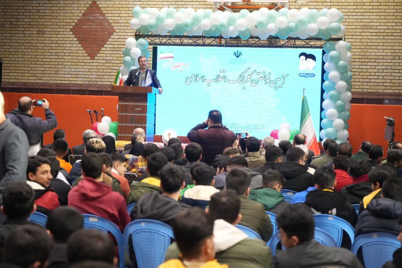 زنگ انقلاب با حضور استاندار آذربایجان غربی نواخته شد + تصاویر